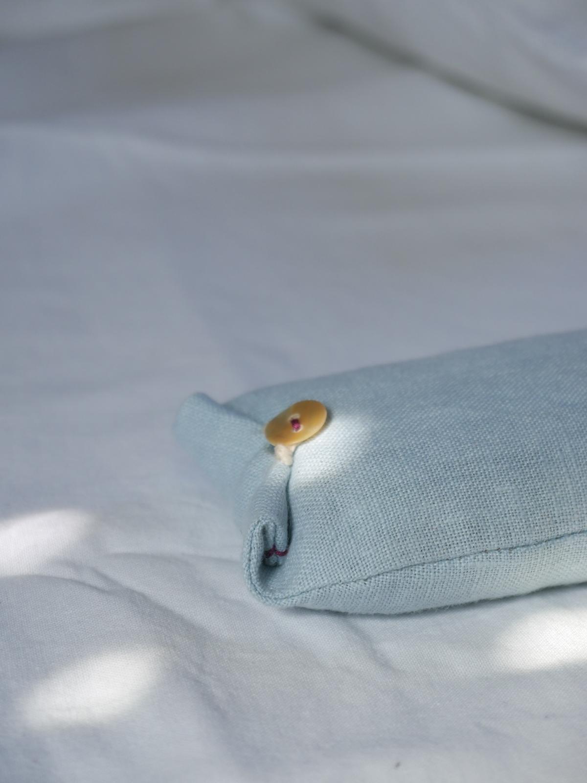 כרית עיניים אינדיגו עמוק