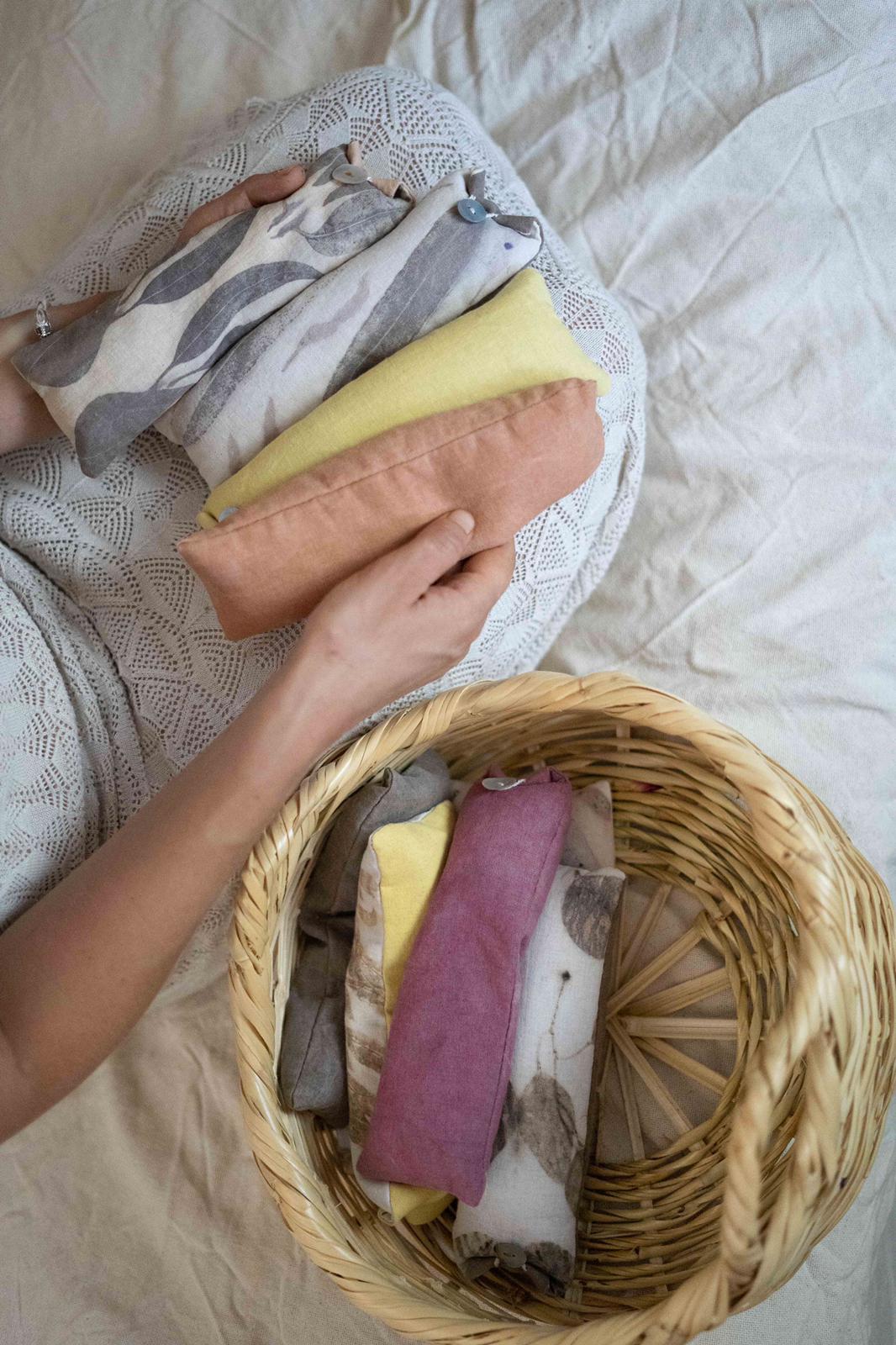 כרית עיניים צבועה בקליפת דובדבן