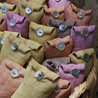 כרית עיניים צבועה בקליפת דובדבן